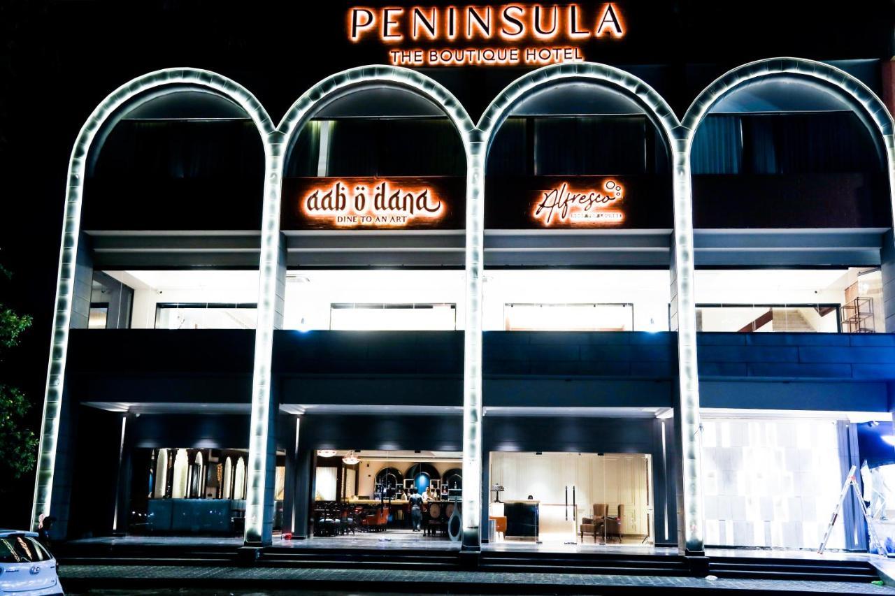 Hotel Peninsula Панчкула Экстерьер фото