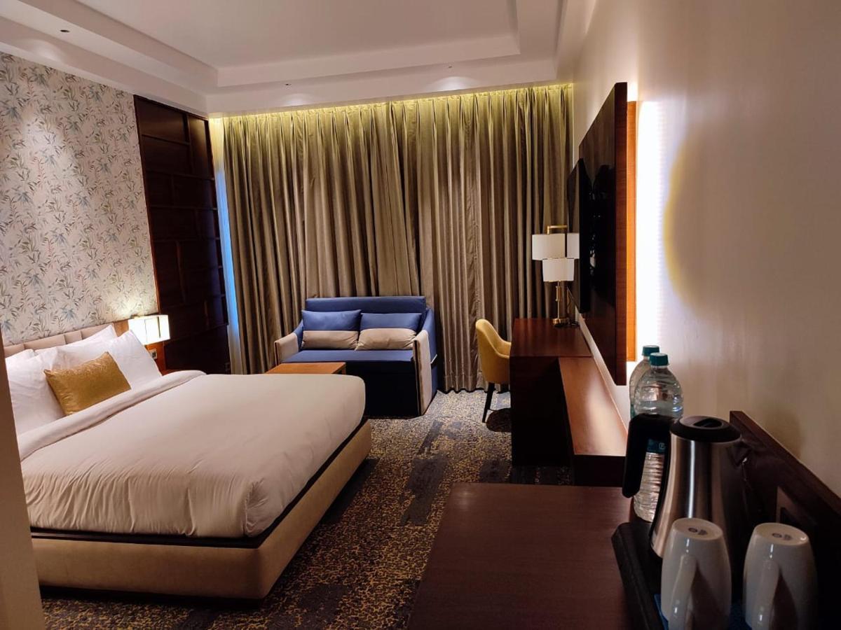 Hotel Peninsula Панчкула Экстерьер фото